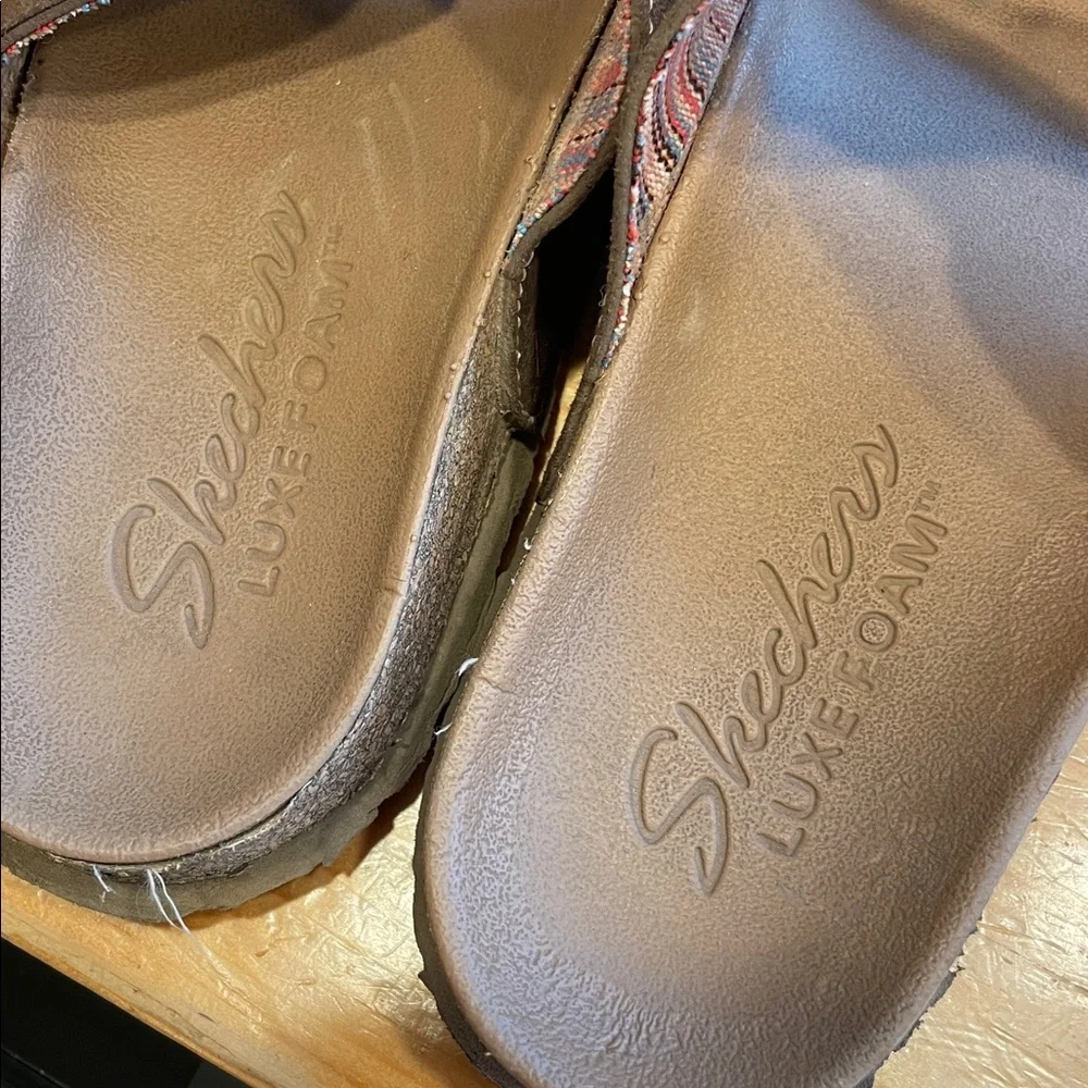 Skechers Luxe Foam Sandals - Picture 3 of 5